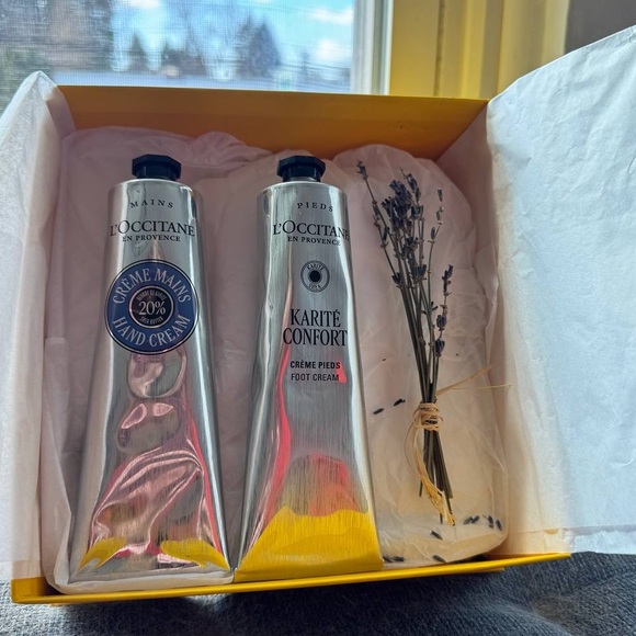 L'OCCITANE hand and foot cream plus hand scrub Gift Set - Picture 2 of 7